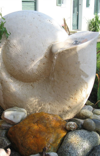 Brunnen aus Stein von Steinmetz und Bildhauer Rutkowski in Trostberg